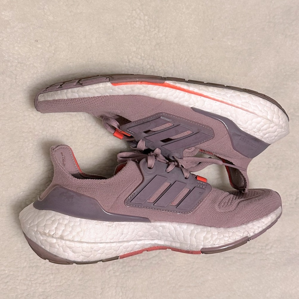 Adidas Ultraboosts 22